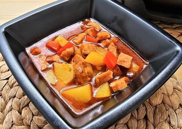 Jak se zahušťuje buřtguláš? Způsobů je hned několik, poradíme s postupem