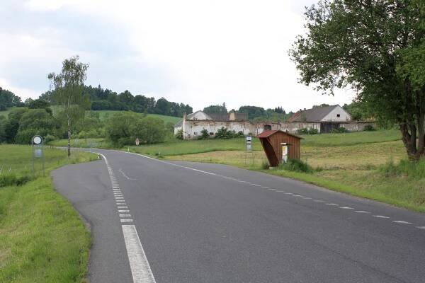 Soubor:Kolinec, Vlčkovice, road No. 187.jpg