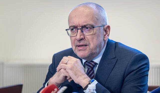Ministr Bek nepodal majetkové přiznání, dostal pokutu. Myslel prý, že nemusí