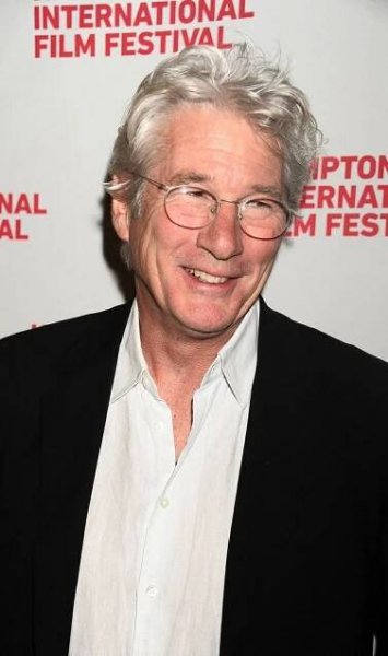 Richard Gere se poroučel z restaurace, vykopl ho žárlivý manžel