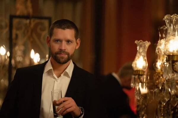 FBI: International - Domek z karet - Z filmu - Luke Kleintank