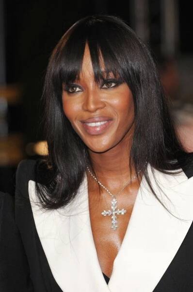 Naomi Campbell okradli v Paříži na ulici! Zloději ji srazili k zemi tak hrubě, až si poranila nohu