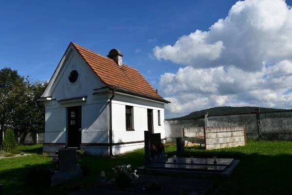 Kamenný Újezd | Detail hřbitova | Databáze historických hřbitovů