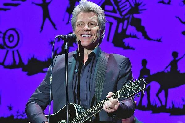 NEW YORK, NY - JUNE 06: Musician Jon Bon Jovi performs onstage during SeriousFun Children's Network 2016 NYC Gala Show on June 6, 2016 in New York City. (Photo by Slaven Vlasic/Getty Images)