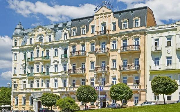 Mariánské Lázně u Zpívající fontány v Hotelu Paris *** s bufetovými snídaněmi a možností léčebných procedur