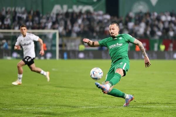 Adam Zreľák v drese Warta Poznaň.