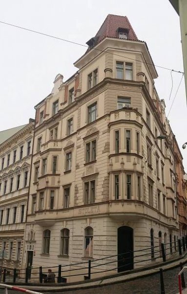 Stoletá kavárna, Na Zderaze čp. 267/10, Na Zbořenci čp. 267/1