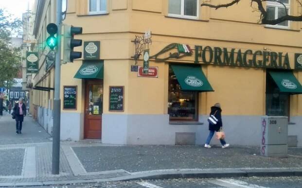 Lidé šetří na nákupech potravin. Přesto pražští obchodníci se specialitami…