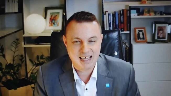 Nedělní Jindřich Rajchl; debakl Pirátů, nedotknutelnost soukromého majetku za demokracie; náhlý...