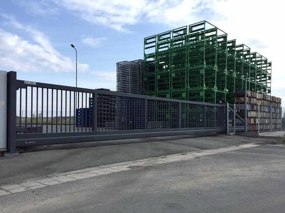 Vjezdové brány průmyslové - Posuvné | A-ZET spol. s r.o. Jablonec nad Nisou Liberec Azet - Vrata, Oplocení, Brány, Závory