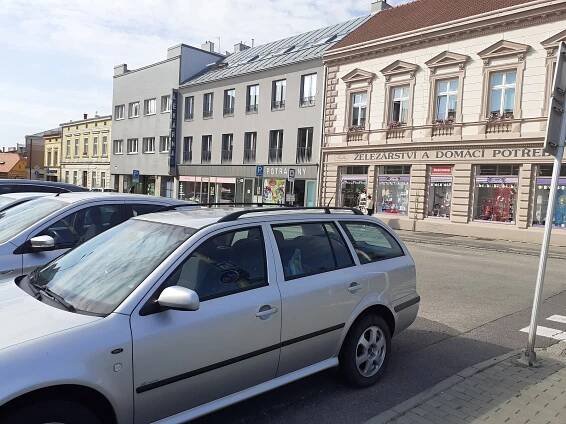 Náměstí Svobody ve Znojmě. Přibude kašna i stromy, parkovacích míst bude míň