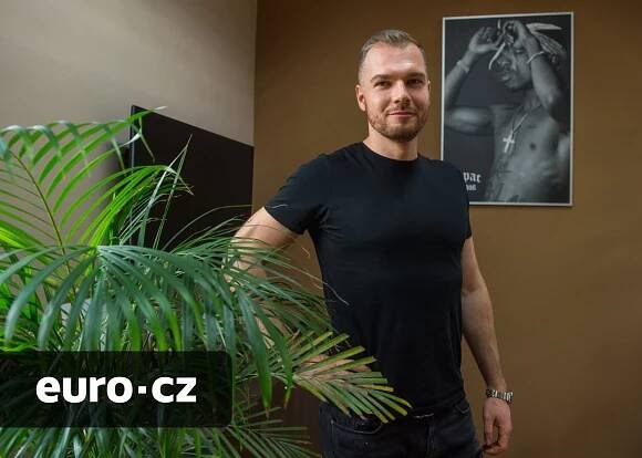 K zakázkám jsem se provolal přes recepce, říká obchodník s rouškami. Vyinkasoval desítky milionů