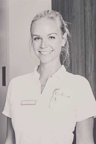 dr. Stefanie Schönmuth - Dentist Amsterdam