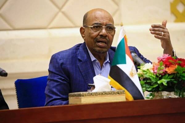 Sudan's President Omar Hassan al-Bashir speaks during a press conference after the oath of the prime minister and first vice president Bakri Hassan Saleh at the palace in Khartoum