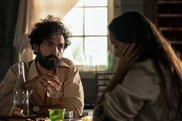 Cesta ven - Belly of the Beast - Z filmu - David Alpay