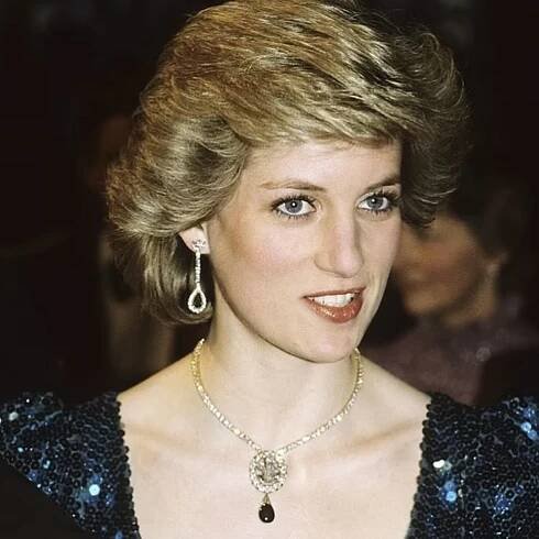 How Queen Camilla reimagined Princess Diana’s £100k necklace – VISIT