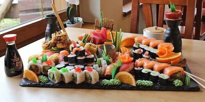 Otevřené vouchery do nové asijské restaurace a sushi baru v Pardubicích: 300-1000 Kč