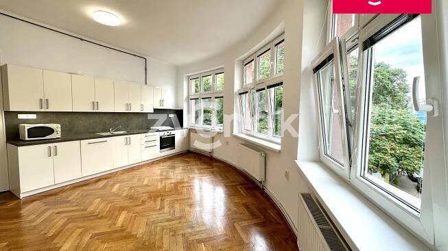 Pronájem bytu 3+1 71 m², Soudní, Zlín