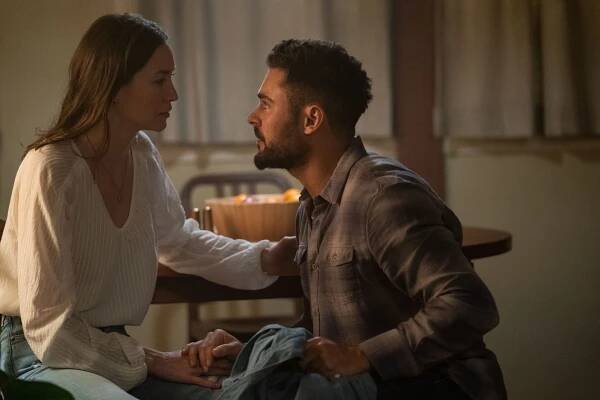 Sydney Lemmon, Zac Efron - Žhářka - Z filmu