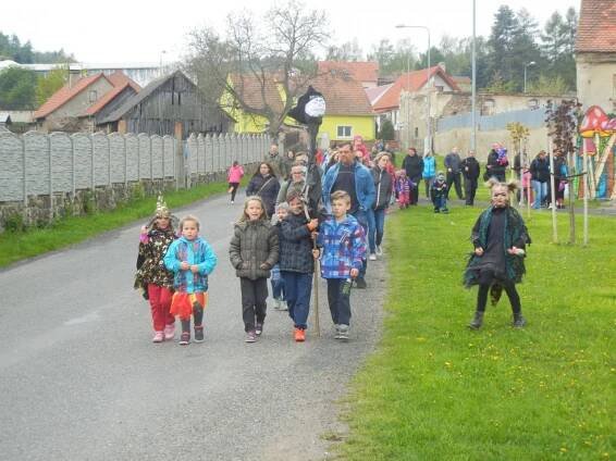 Pálení čarodějnic 28.4.2017 - Oficiální stránka obce Hrobčice