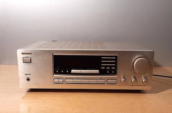ONKYO TX-8211, SKVĚLÝ ZESILOVAČ S TUNEREM. NA OPRAVU!