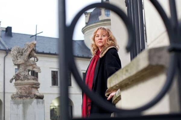Monika Stará, za svobodna Pelcová, zazářila ve svých šestnácti letech v pohádce S čerty nejsou žerty, kde ztvárnila okouzlující princeznu Adélku.