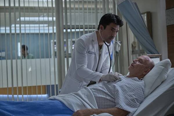 Doktoři - Rodinný den - Z filmu - Ian Anthony Dale, Corbin Bernsen