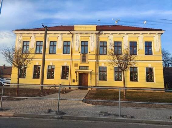 Základní škola a Mateřská škola, Lhota pod Libčany, okres Hradec Králové foto 2
