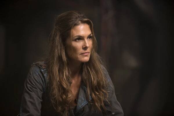 Prvních 100 - Long Into an Abyss - Z filmu - Paige Turco
