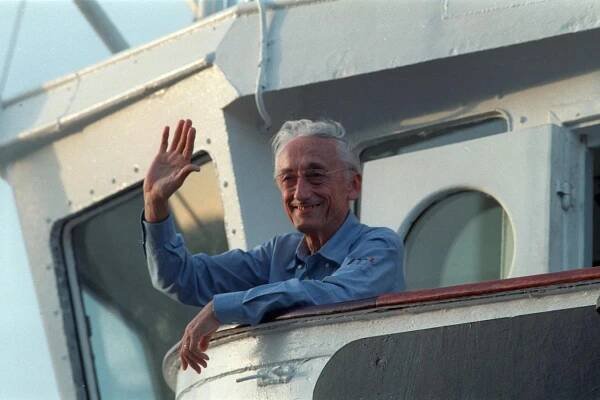 Kapitán Cousteau, tak mu všichni říkali. Dobýval dno moří a oceánů, poslední ponor měl v 83 letech