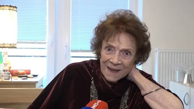 Chramostová: Měla bych začít kouřit marihuanu, prý dělá dobře stařenkám