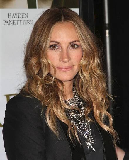 Julia Roberts udává trendy! Její blond mikádo budete chtít nosit i vy