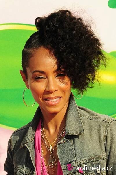 Jada Pinkett Smith - celebrity účes - HappyHair