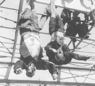 Mussoliniho i s milenkou zastřelili antifašisté: Tělo brutálně zlynčovali a pověsili na milánskou benzinku
