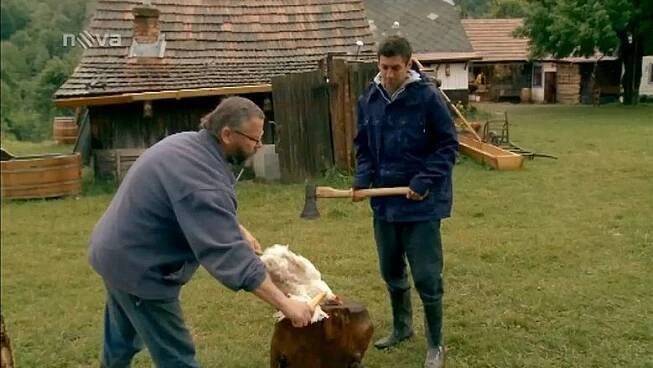 Soutěžící z Farmy chtěli maso, zvíře museli zabít holýma rukama. Neuvěříte, kdo se toho ujal - Super.cz