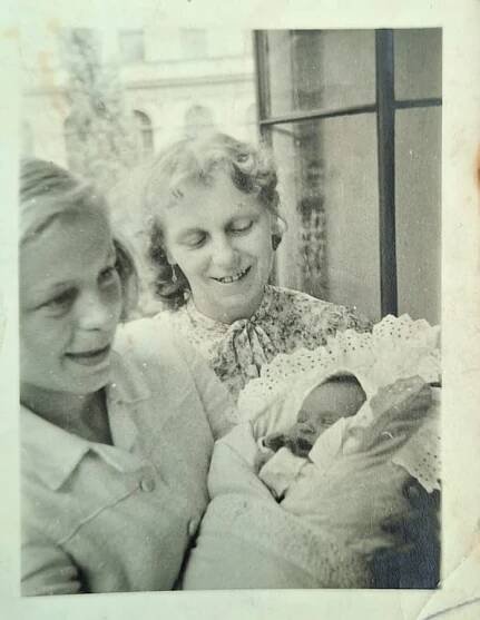 Eva Dostálová – Příběhy našich sousedů