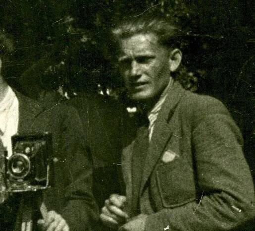 Karel Kafka (*1906 +1974), fotograf, působil v Chaloupkách a nafotil spoustu veselských svateb