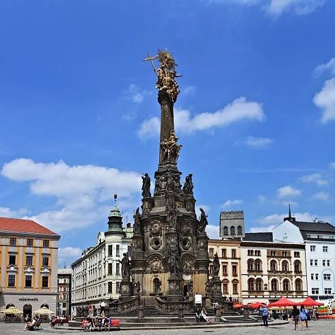 Olomouc Horní náměstí, sloup se sousoším Nejsvětější Trojice