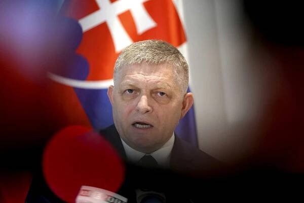 Fico si už nedokáže vynutit ani pozornost