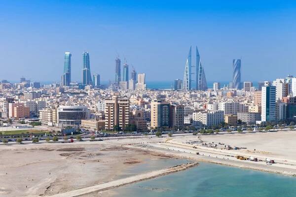 Ptačí pohled na město Manama v Bahrajnu | eugenesergeev/123RF.com