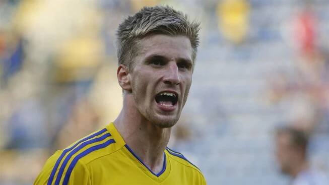 Přetahovanou o obránce Jugase vyhrála Slavia, vyfoukla ho Spartě