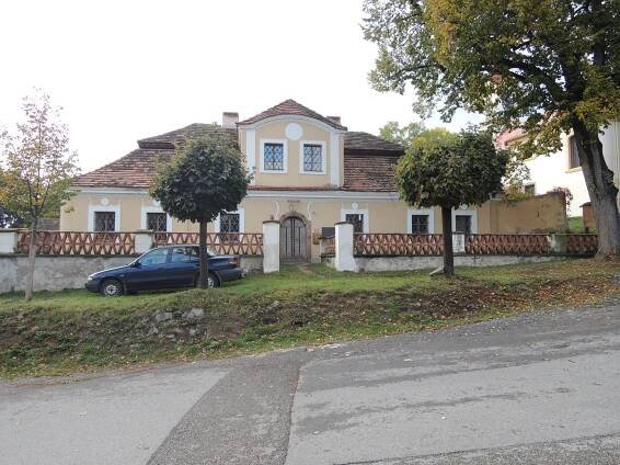 Pyšely fara 02.JPG