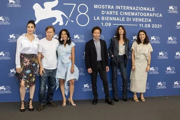 Venice Photocall - Tim Roth, Iazua Larios, Michel Franco, Charlotte Gainsbourg - Západ slunce - Z akcí