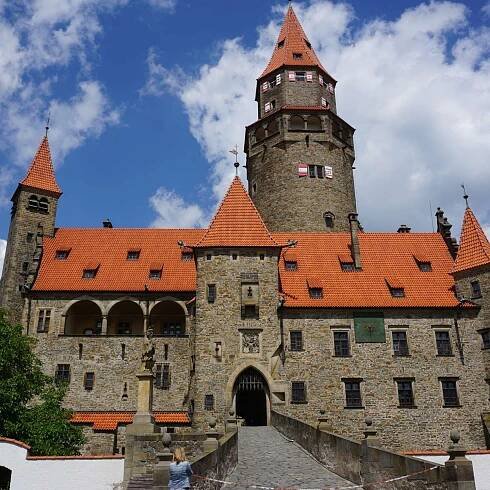 Navštivte majestátný Bouzov - Česko křížem krážem