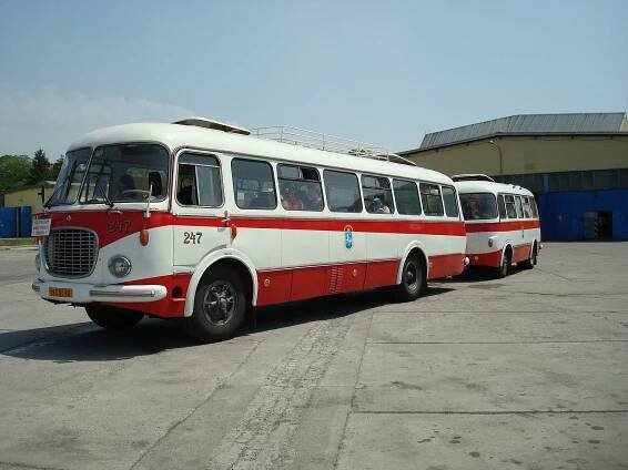 Soubor:Ostrava, Škoda 706 RTO a Jelcz P-01 (1).jpg