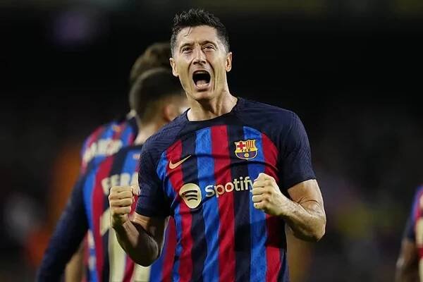 Robert Lewandowski celebrates against Villarreal