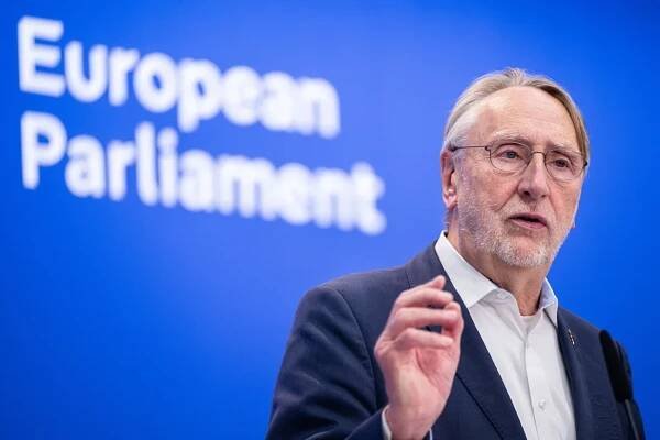 Vlivný europoslanec zesměšnil celní dohodu s USA. Postrádá prý ekonomickou logiku
