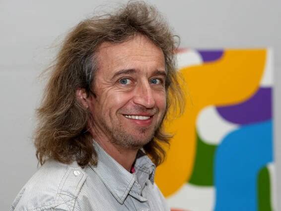 Petr Kvíčala zavlní liniemi. V Brně