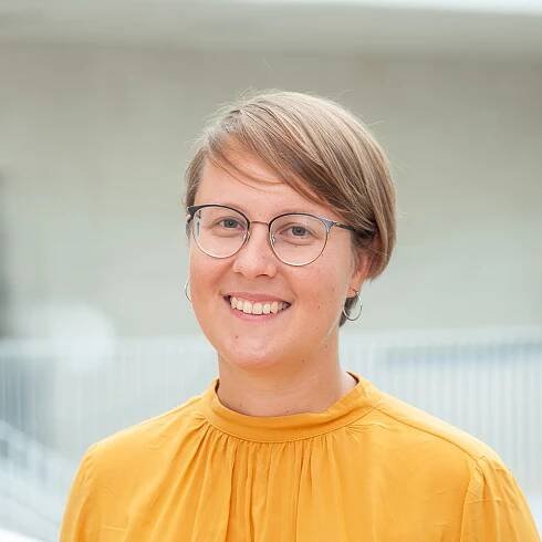 Ein Portrait von Eva Quade aus der Bücherhalle Bergedorf.