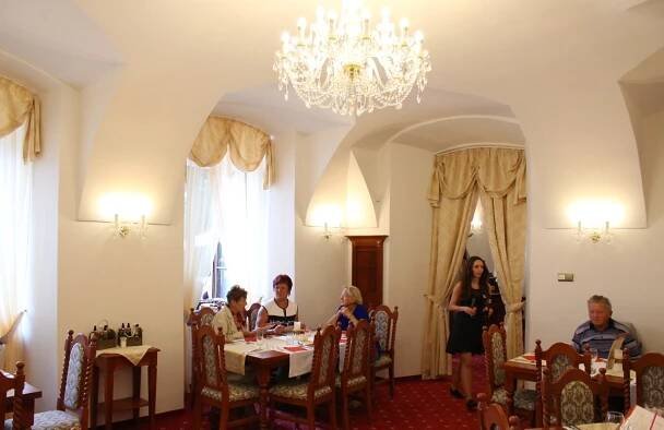 Podnikatel vylákal z tisíců lidí miliardy, soud mu uložil osm let vězení